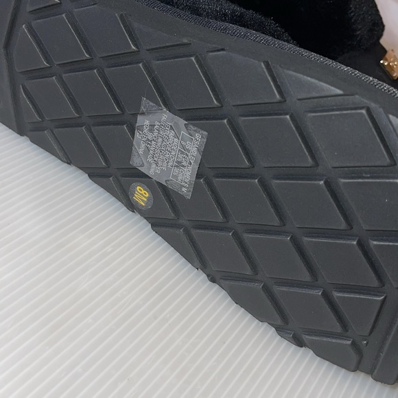 Guess Shearling Slippers - Picture 5 of 7